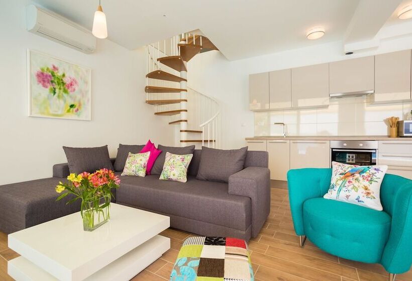 Hedera Estate, Villa Hedera Vi