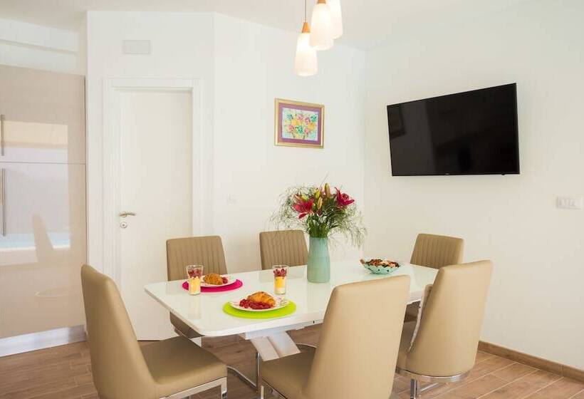 Hedera Estate, Villa Hedera Vi