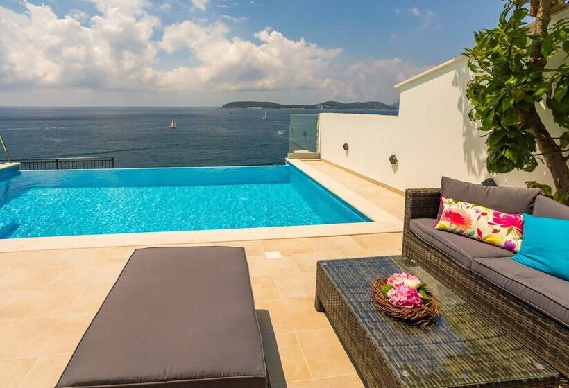 Hedera Estate, Villa Hedera Vi