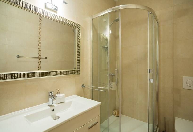 Hedera Estate, Villa Hedera Vi