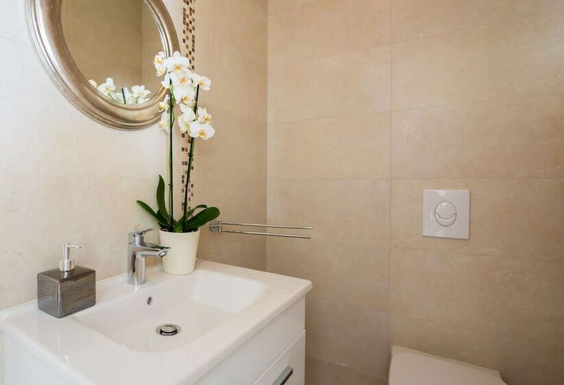 Hedera Estate, Villa Hedera Vi