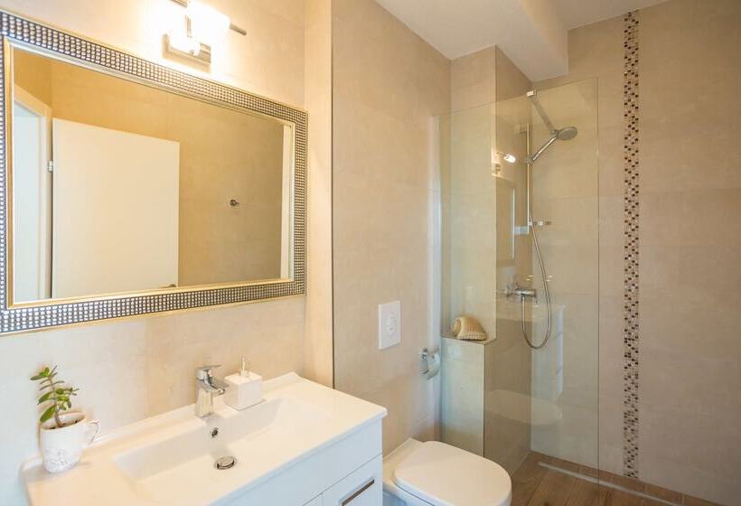 Hedera Estate, Villa Hedera Vi