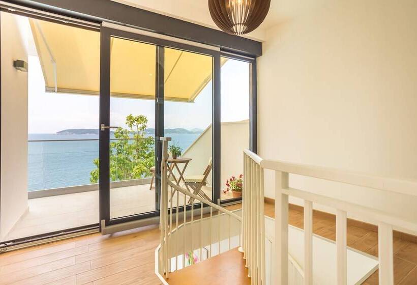 Hedera Estate, Villa Hedera Vi