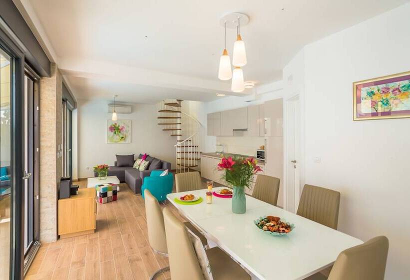 Hedera Estate, Villa Hedera Vi