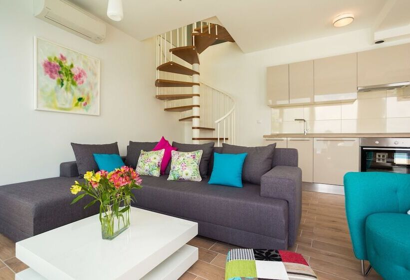 Hedera Estate, Villa Hedera Vi