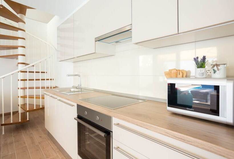 Hedera Estate, Villa Hedera Vi