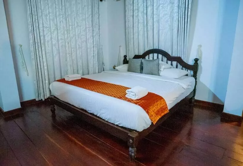 Hotelli Kumarakom Heritage