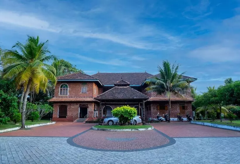 Hotelli Kumarakom Heritage