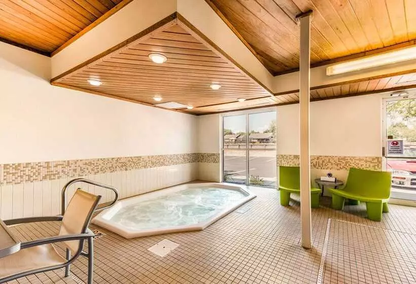 Отель Quality Inn & Suites University Fort Collins