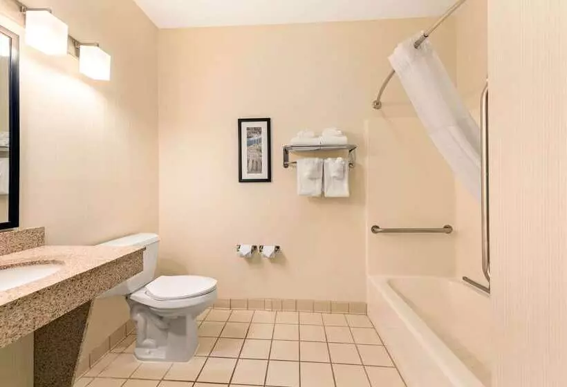 בית מלון כפרי Quality Inn & Suites University Fort Collins