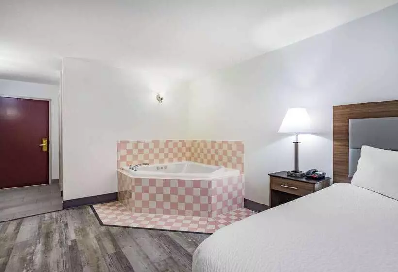 호텔 Ramada By Wyndham Hendersonville