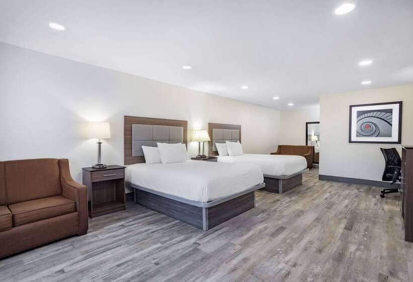 فندق Ramada By Wyndham Hendersonville