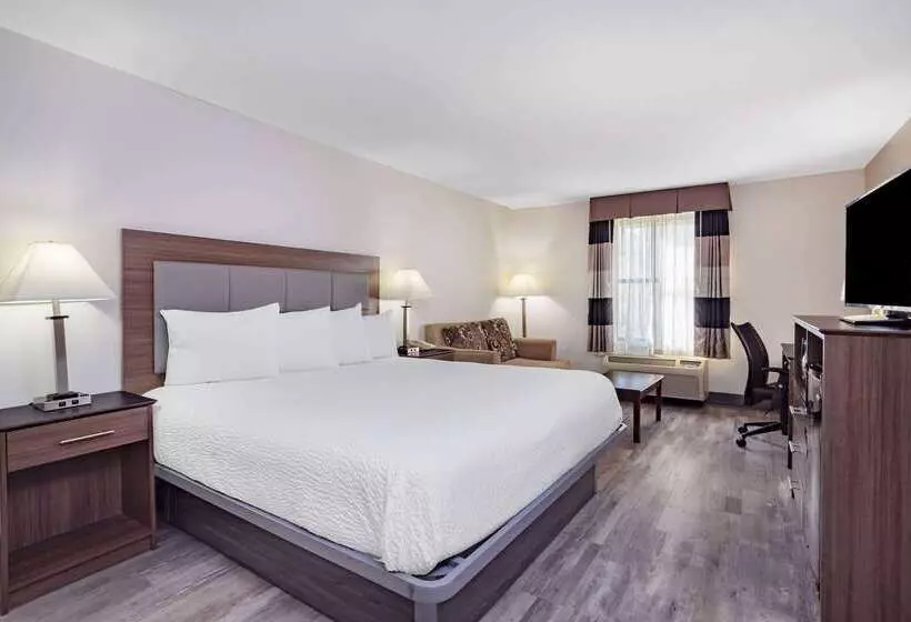 호텔 Ramada By Wyndham Hendersonville