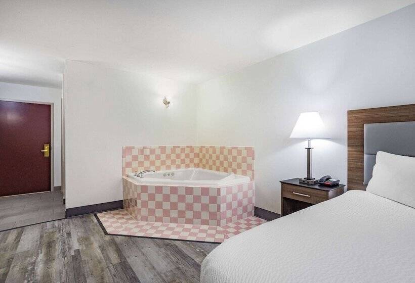 فندق Ramada By Wyndham Hendersonville