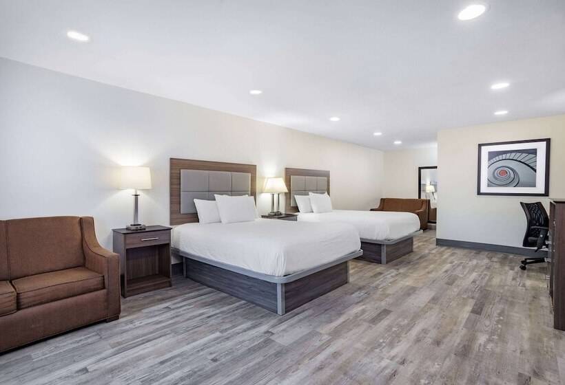 فندق Ramada By Wyndham Hendersonville