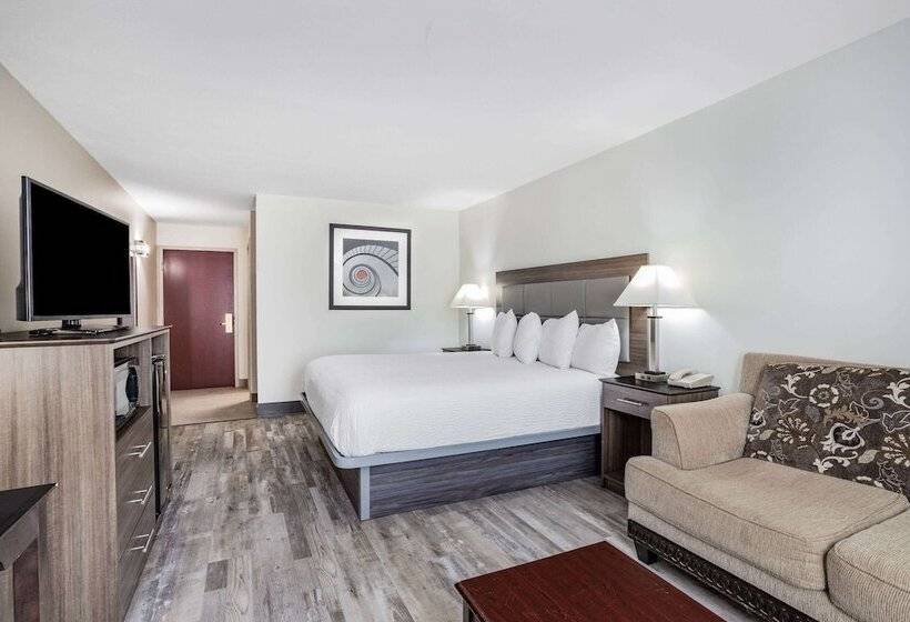 فندق Ramada By Wyndham Hendersonville