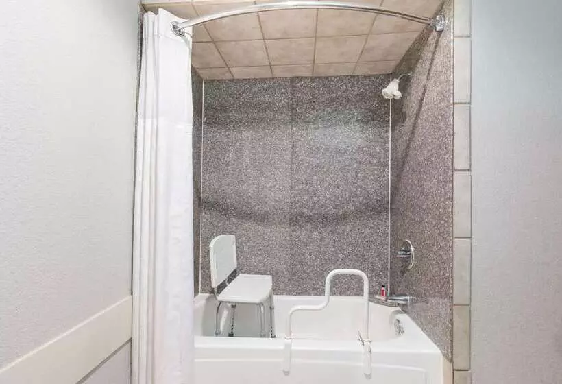 בית מלון כפרי Ramada By Wyndham Oklahoma City Airport North