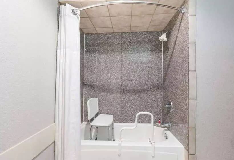 בית מלון כפרי Ramada By Wyndham Oklahoma City Airport North