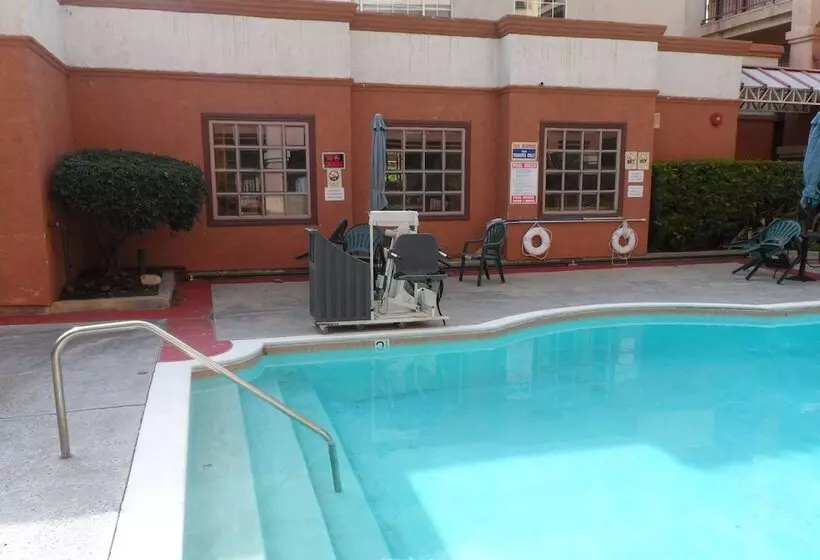 호텔 Ramada By Wyndham South El Monte