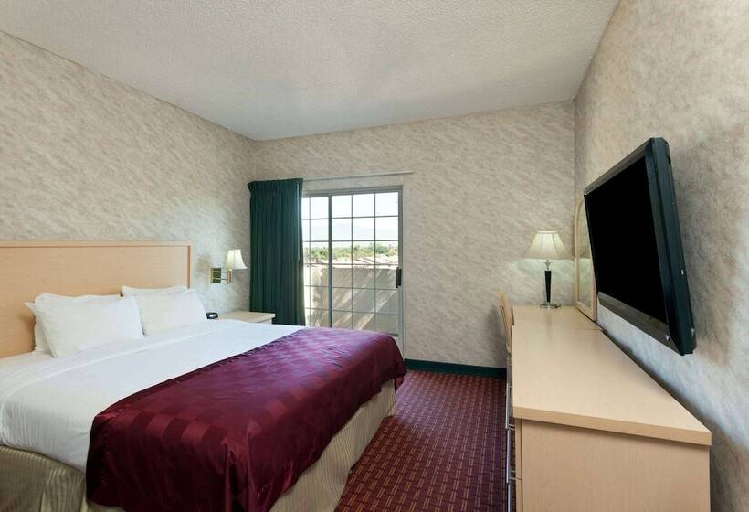 בית מלון כפרי Ramada By Wyndham South El Monte