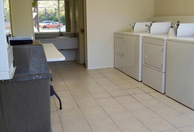 فندق Red Carpet Inn  Louisville