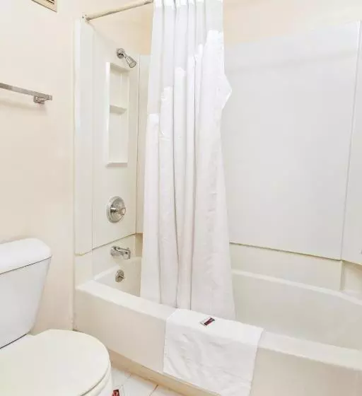 בית מלון כפרי Red Carpet Inn  Louisville