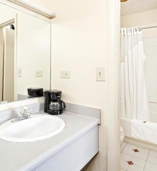 فندق Red Carpet Inn  Louisville