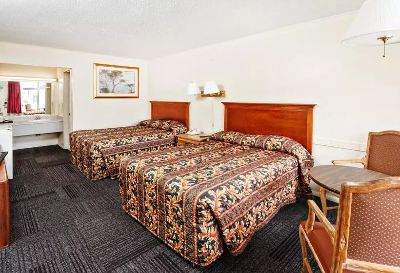 בית מלון כפרי Red Carpet Inn  Louisville