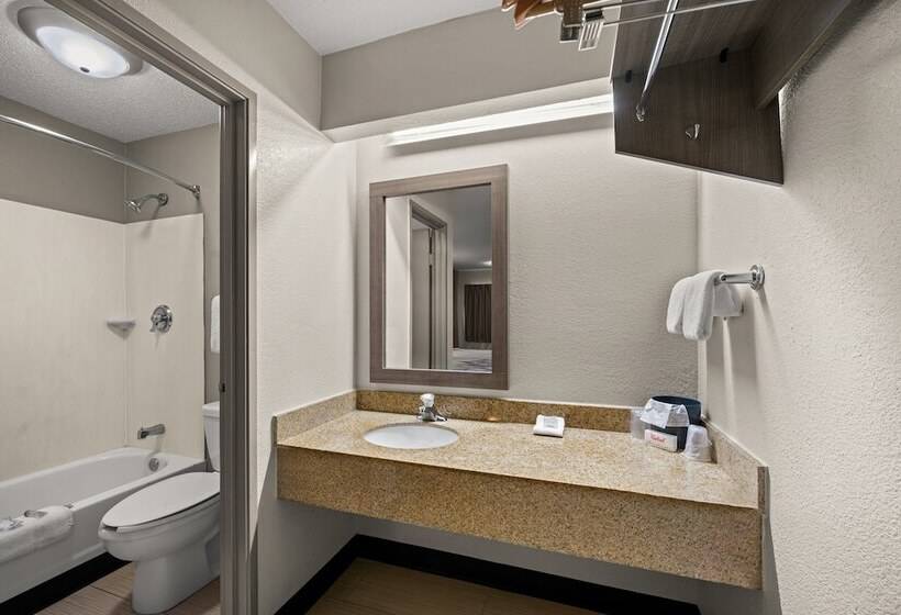 Отель Red Roof Inn Detroit  Royal Oak/ Madison Heights