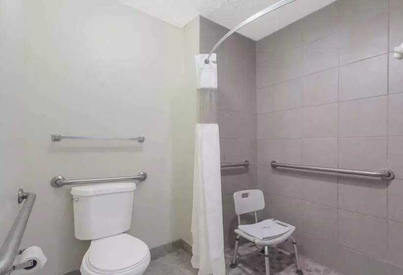 فندق Travelodge By Wyndham Clarksville