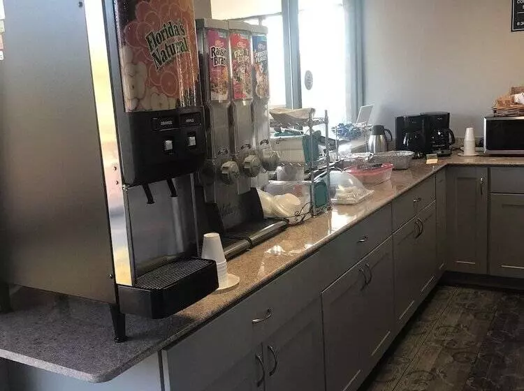 فندق Travelodge By Wyndham Clarksville