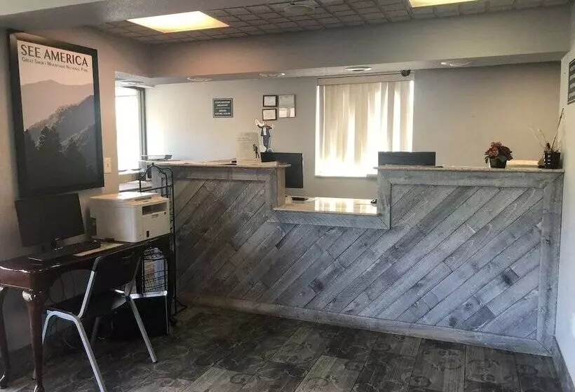 فندق Travelodge By Wyndham Clarksville