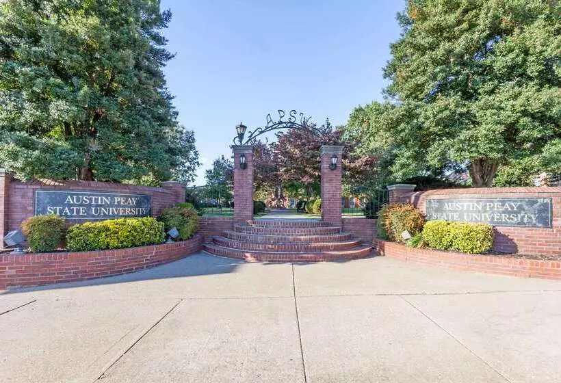 فندق Travelodge By Wyndham Clarksville