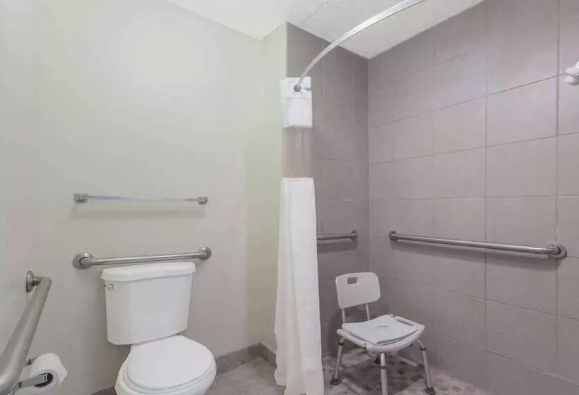 فندق Travelodge By Wyndham Clarksville