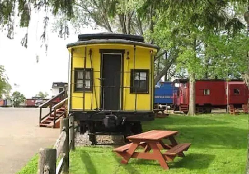 Red Caboose Motel & Restaurant