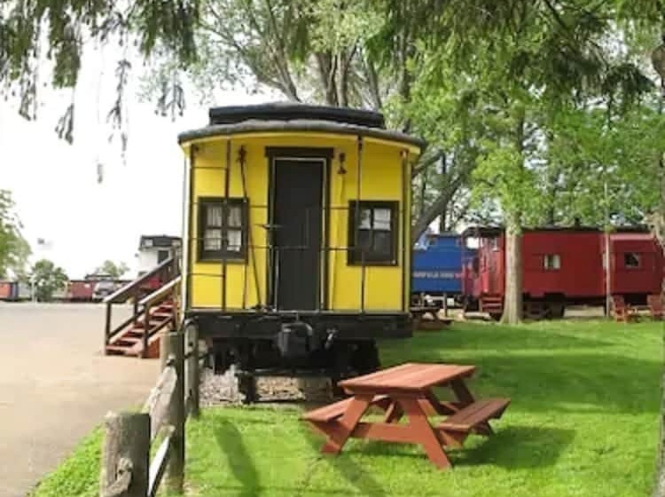 Red Caboose Motel & Restaurant