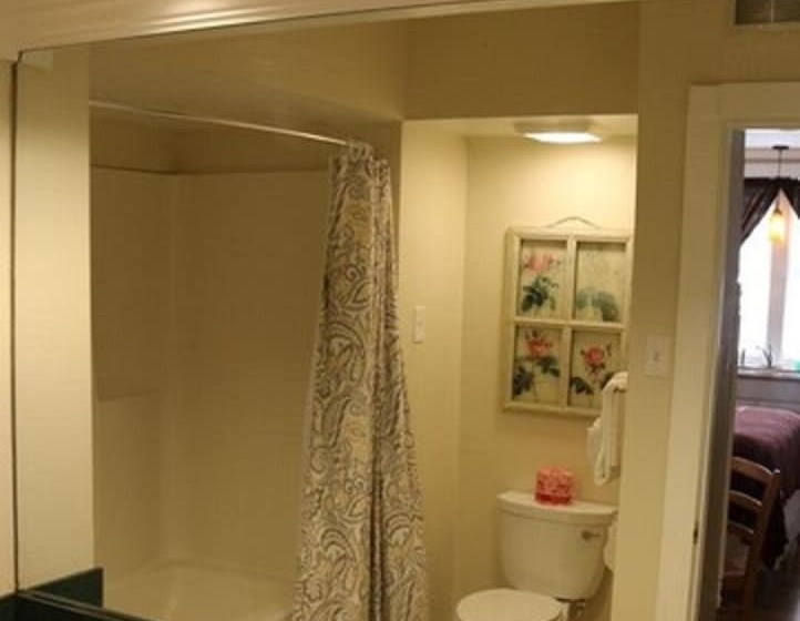 Red Caboose Motel & Restaurant