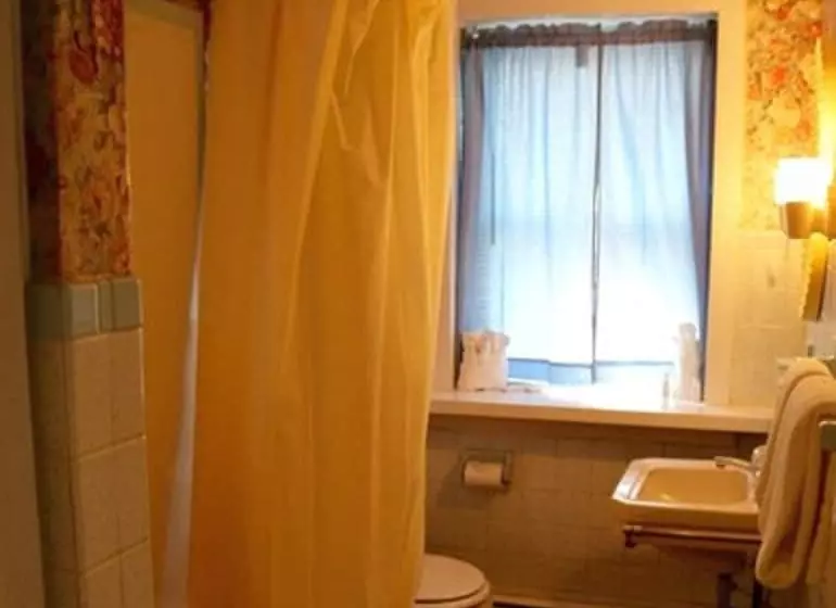 Red Caboose Motel & Restaurant