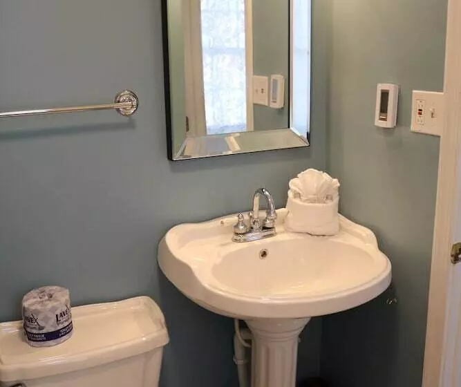 Red Caboose Motel & Restaurant