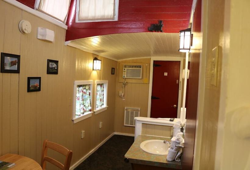 Red Caboose Motel & Restaurant