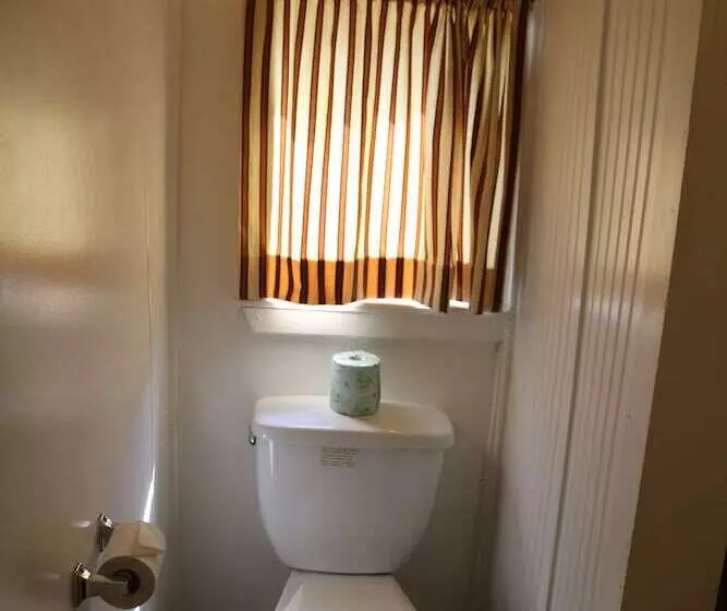 Red Caboose Motel & Restaurant