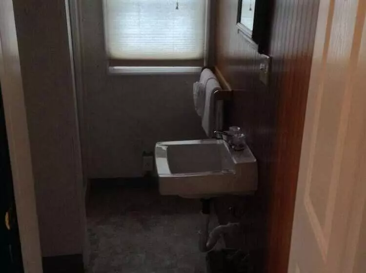 Red Caboose Motel & Restaurant