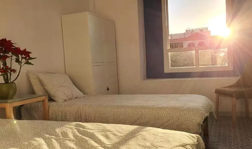ユースホステル Adventure House Tenerife