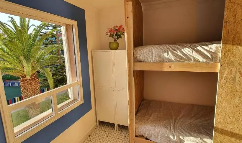 ユースホステル Adventure House Tenerife