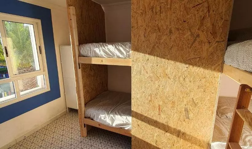 ユースホステル Adventure House Tenerife
