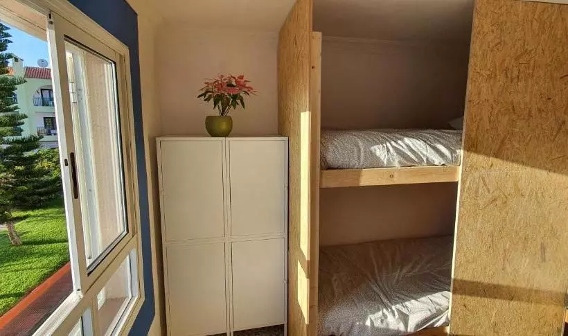 ユースホステル Adventure House Tenerife