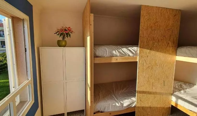ユースホステル Adventure House Tenerife