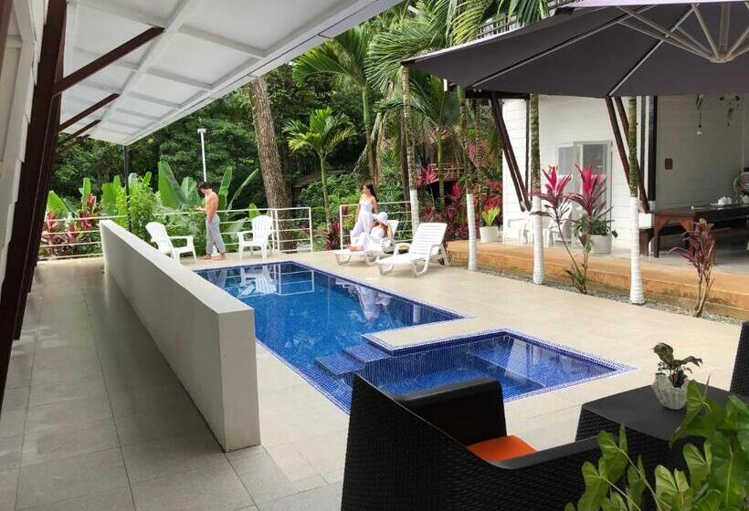 Отель Ballena Dorada Lodge