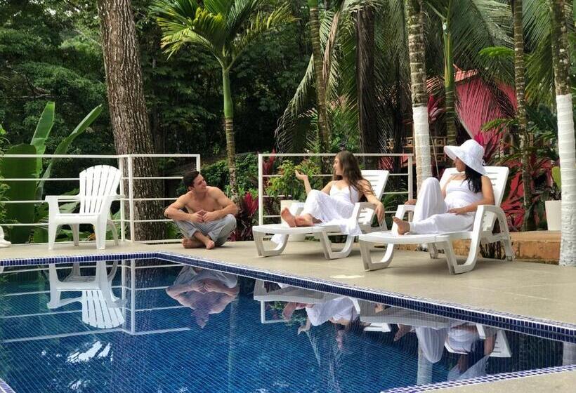 Отель Ballena Dorada Lodge