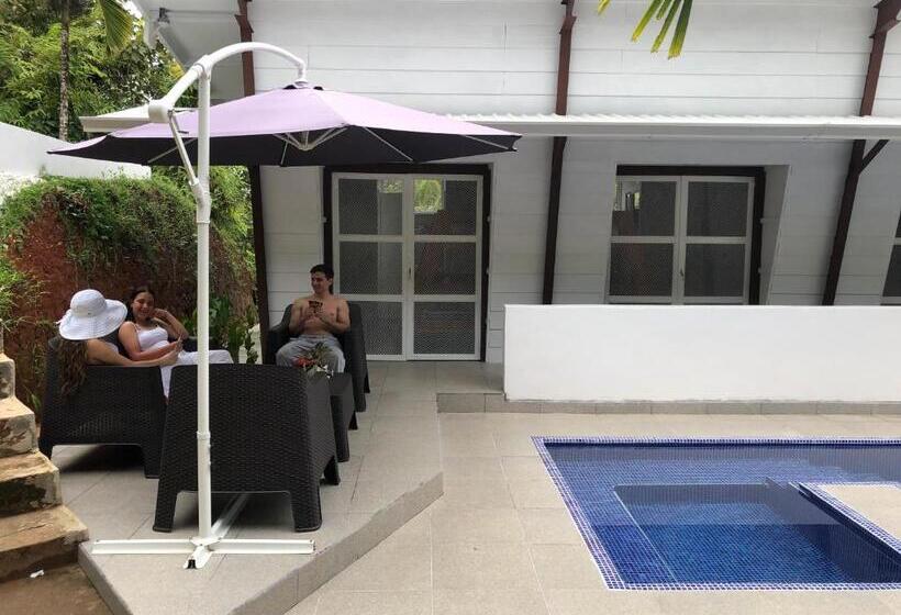 Отель Ballena Dorada Lodge